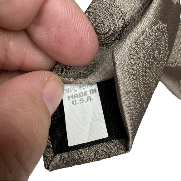 Wembley Paisley Taupe Brown necktie men’s tie Polysilk blend vintage - Picture 3 of 5